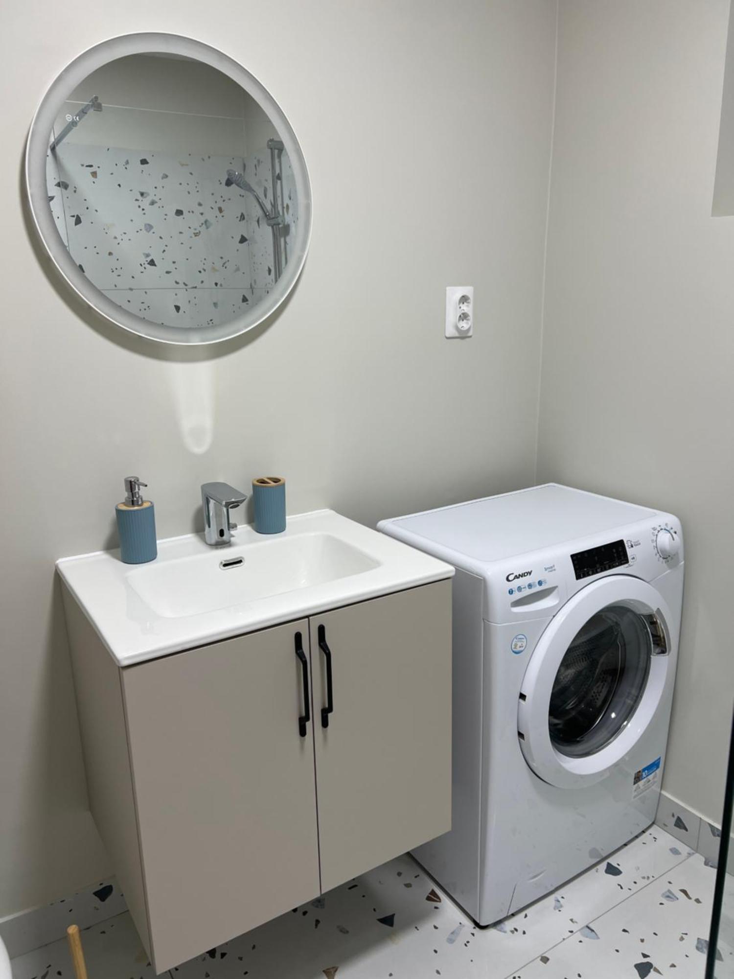 Apartament Centru Рымнику-Вылча Экстерьер фото